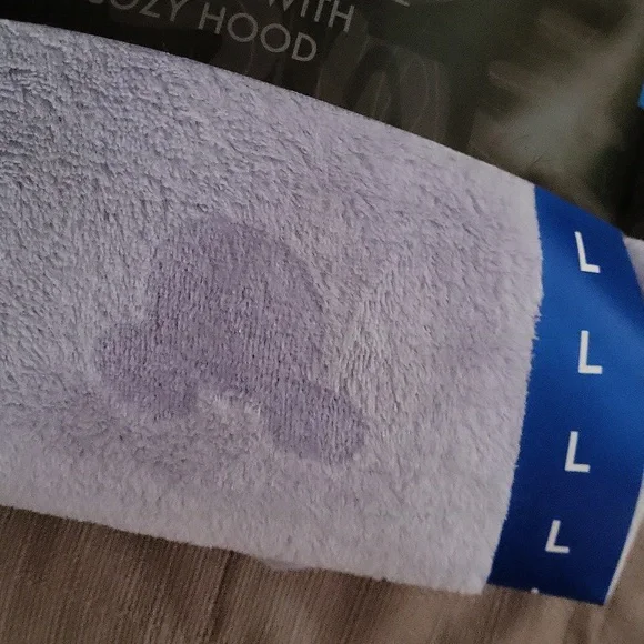 DISNEY Lounger with hood, LARGE, NWT - Picture 3 of 9